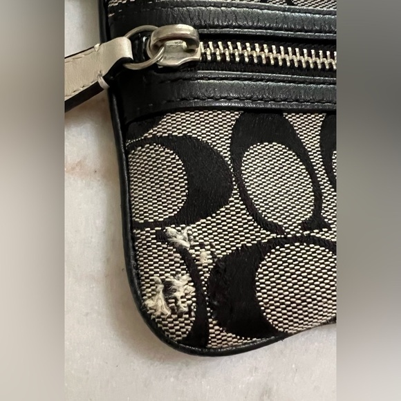 COACH SIGNATURE C LOGO CANVAS BLACK/CREAM SKINNY 2 ZIP POCKET WRISTLET PURSE 👀 - Picture 7 of 7